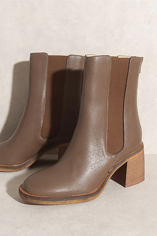 Olivia Chelsea Boots