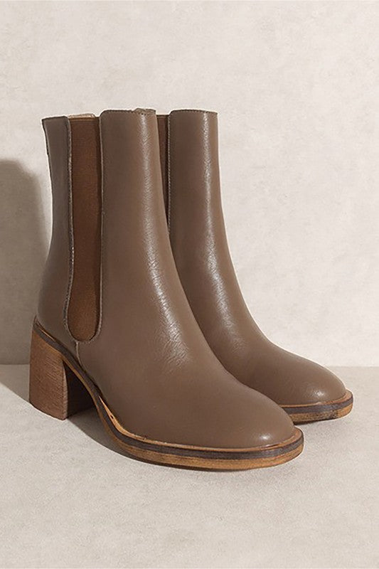 Olivia Chelsea Boots