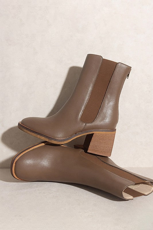 Olivia Chelsea Boots